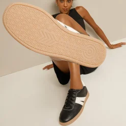 FRANKIE4 Black Sneakers-Levi